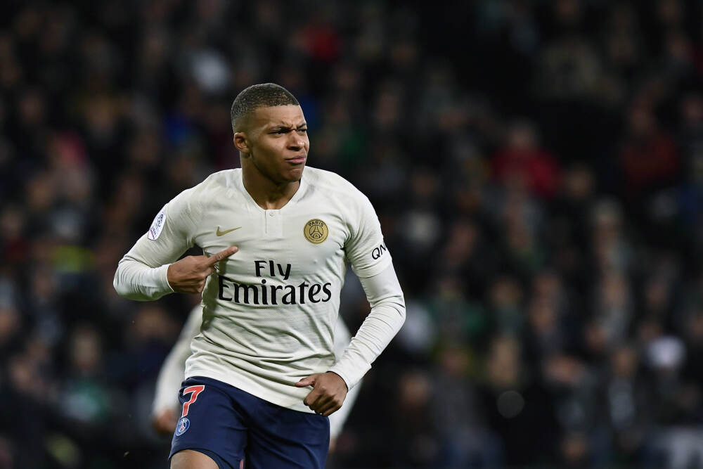 恩施小伙“中国红”刮出新年好运气